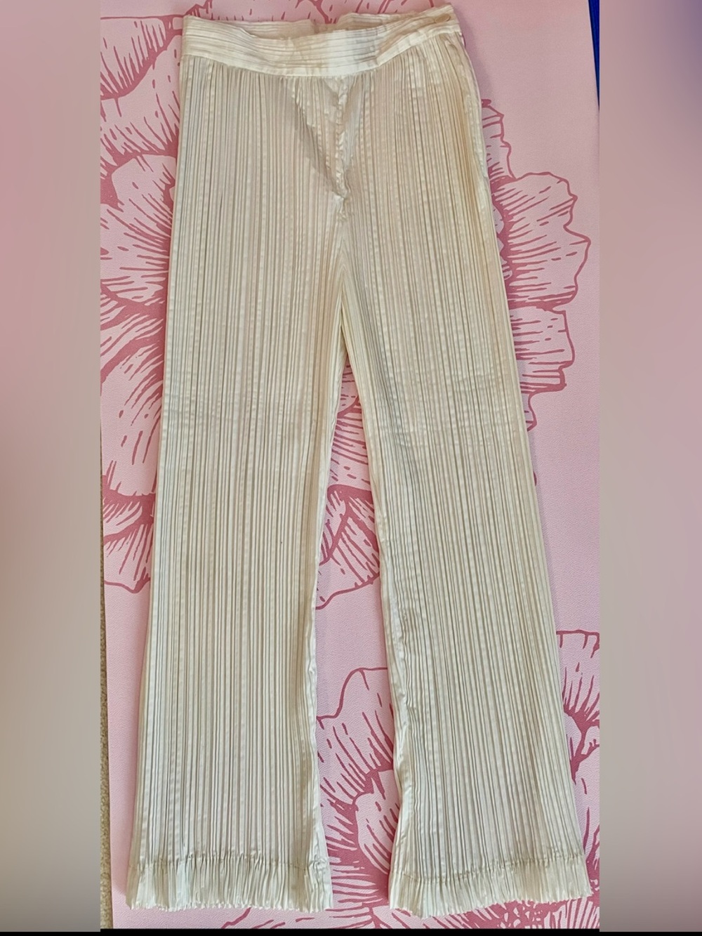 Rare Issey Miyake Elegant, White
Pleated Pants ,Pristine Condition🤍